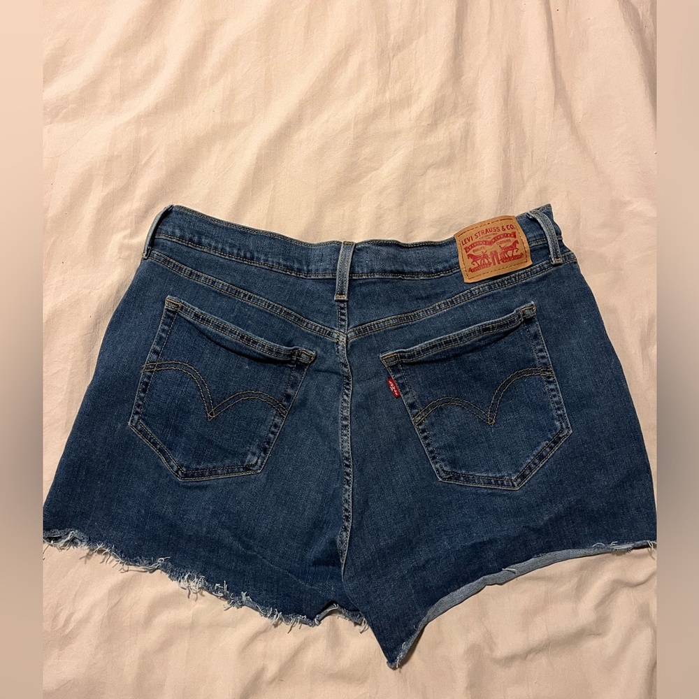 Levis High Rise Shorts - Picture 5 of 5